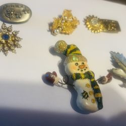 Vintage Lot Of Brooch Pins All In Good Condition Wearable Now Arizona Jean Co. Ect