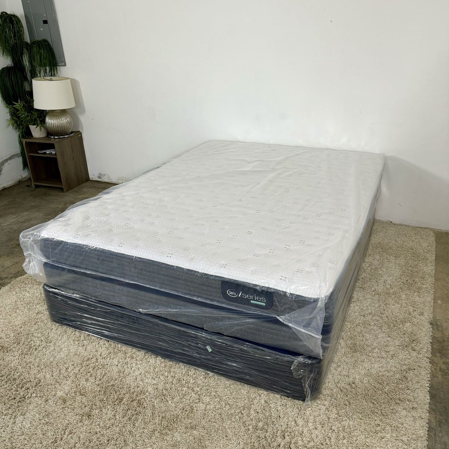 Queen Serta iseries Mattress (Delivery Is Available)