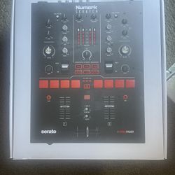 Numark Scratch DJ Mixer