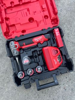 Milwaukee M12 FUEL ProPEX Pex Expander Tool Kit w/ 3x 1/2 in. - 1 in. RAPID SEAL ProPEX Expansion Heads Batteries & Charger Kit  $499