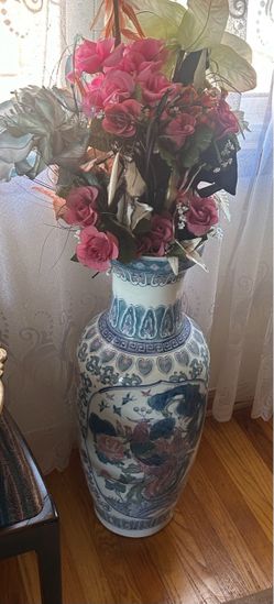 Vase & Flowers