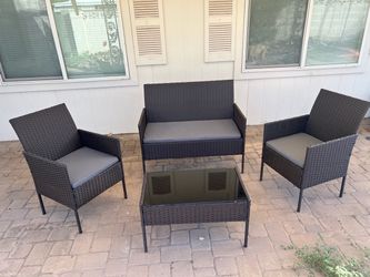 Patio Furniture Set – Like New!