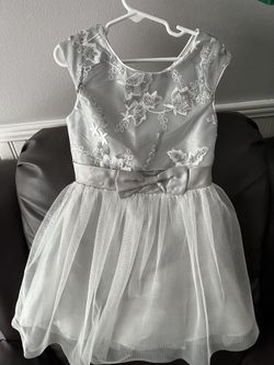 Princess Girl Silver / Light Gray Party Dress Size 7. New Without Tags.!