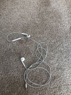 New Apple EarPods never used at all