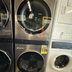 LG WashTower Stacked 4.5 Cu. Ft. Washer and 7.4 Cu. Ft. Gas Dryer In Graphite Steel