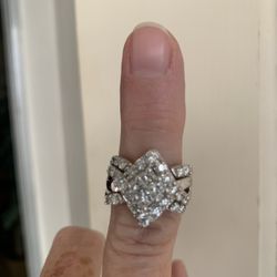 Stunning diamond ring