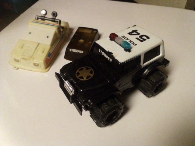 STOMPER SCHAPER 80's Vintage POLICE Truck JEEP Sheriff Battery and Extra Parts Shell Body 4x4 4wd Remote R/C Toys