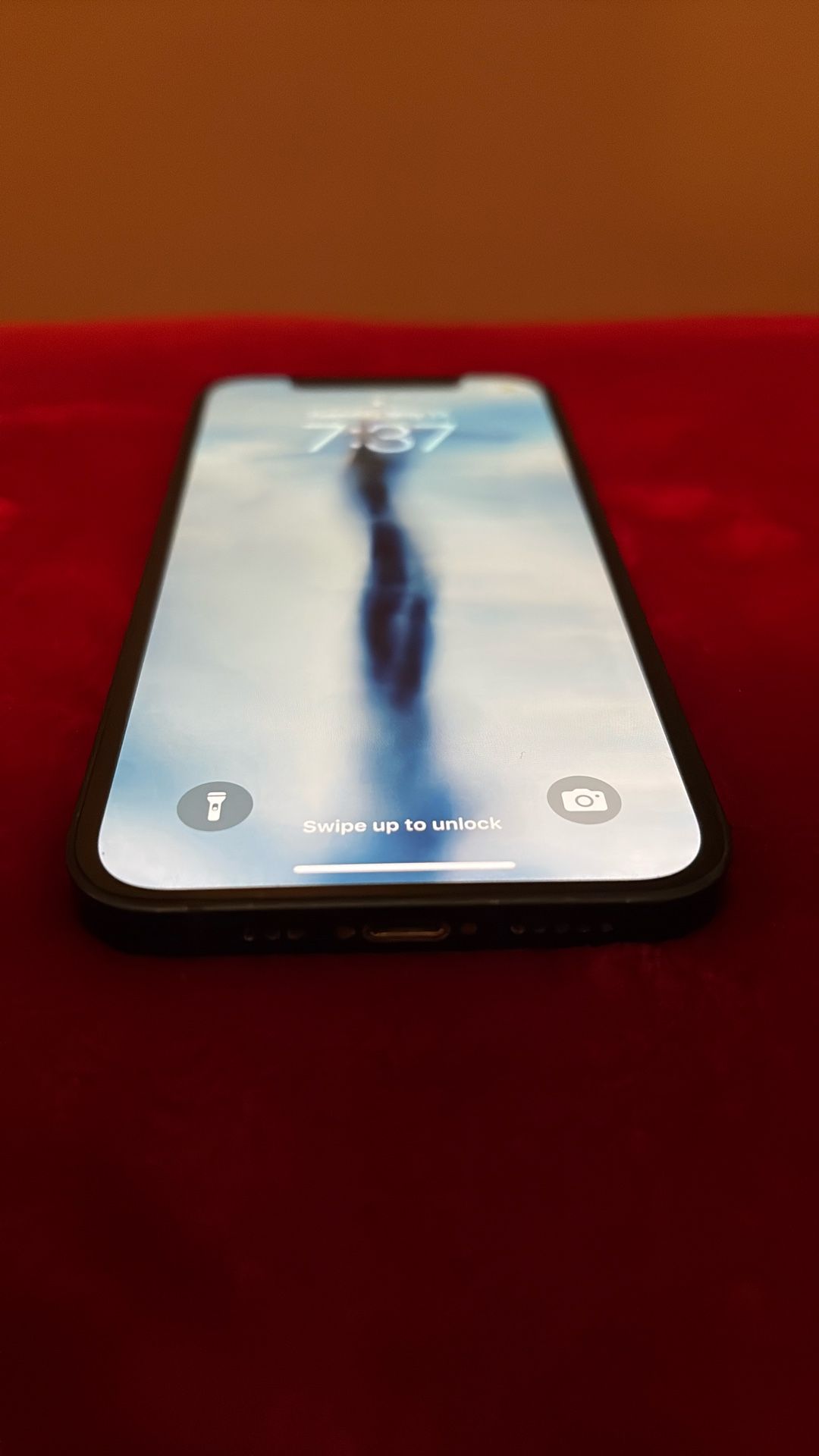 iphone 12 (UNLOCKED) 64 gb