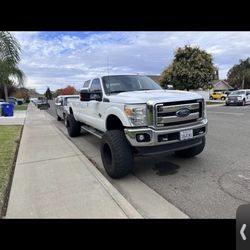 2015 Ford F350 Super Duty Crew Cab & Chassis • XLT Cab & Chassis 4D