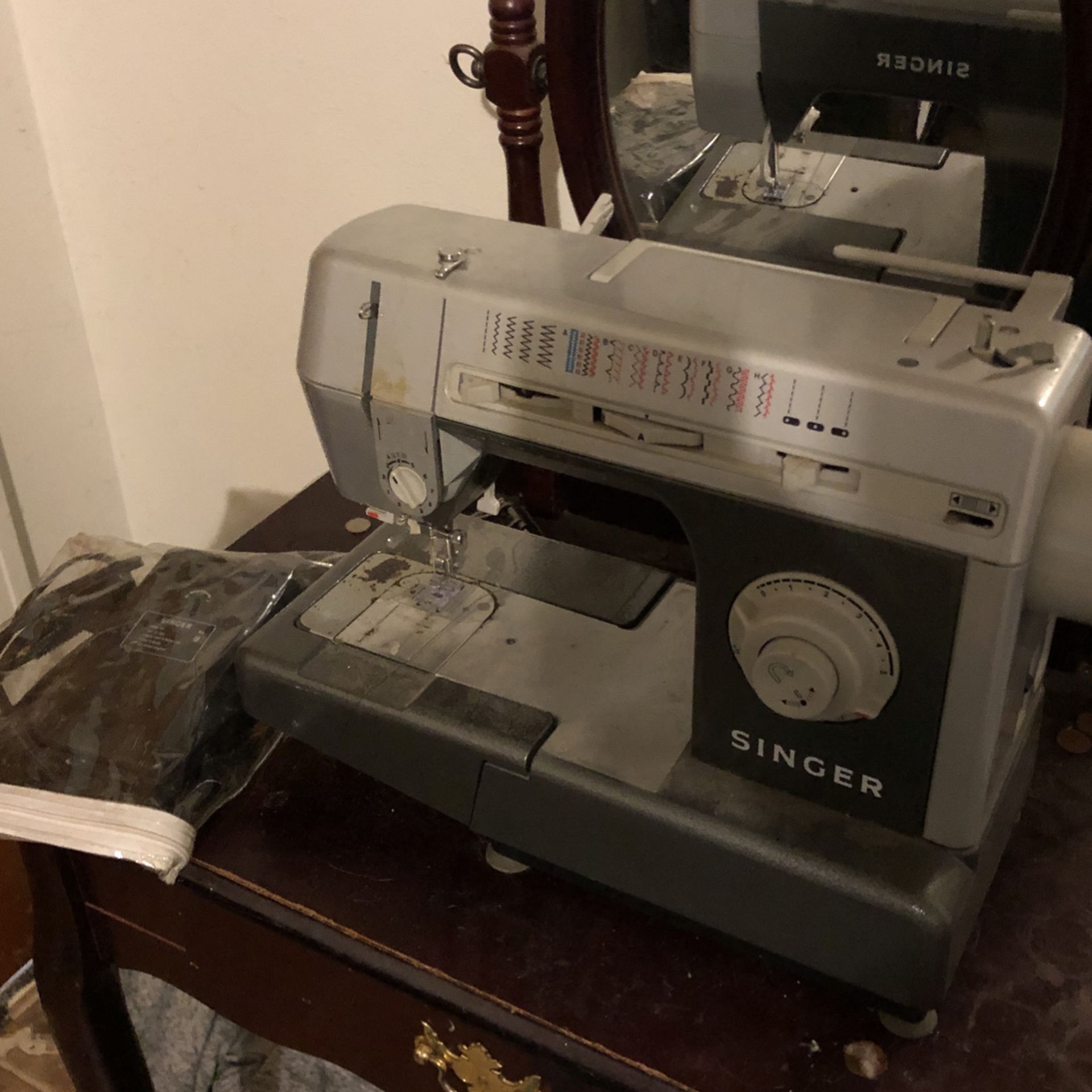 Sewing machine with Foot Pedal 