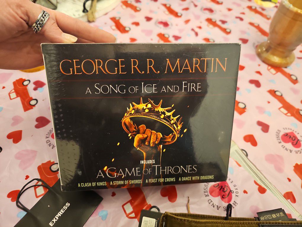 Game Of Thrones Inspired Book Boxset!! 5 Book Boxset (A Song Of Ice And Fire)