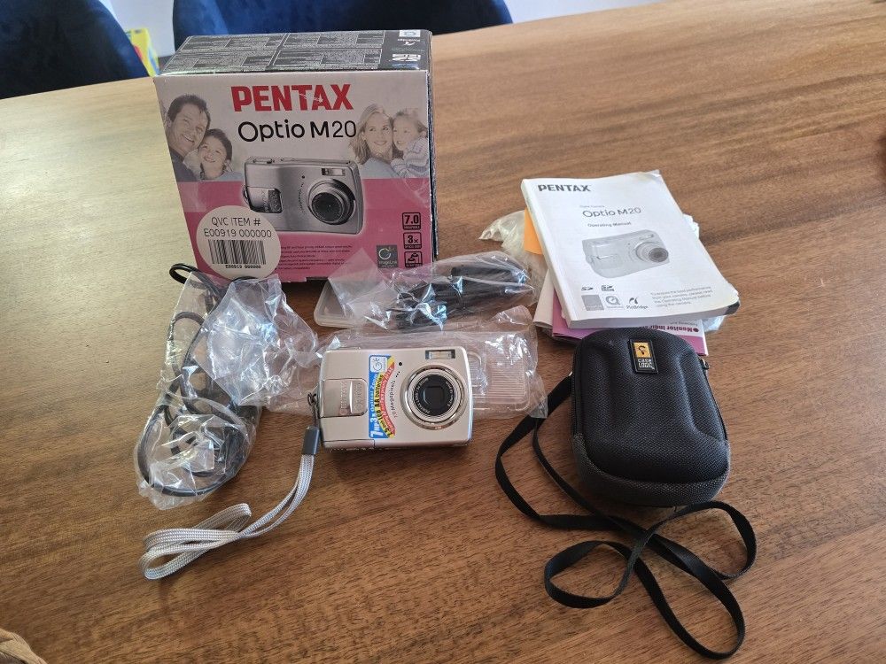 Pentax Optio M20 7.0MP Digital Camera - Silver Tested Works w/ batteries and SD card