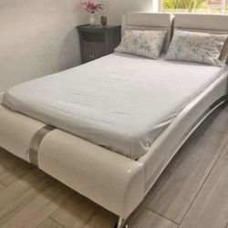 MODERN BED in WHITE or BLACK 😍😍