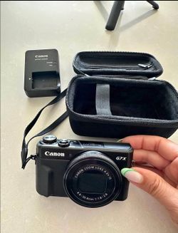 Canon PowerShot G7X Mark II Camera + Case & 128GB SD Card