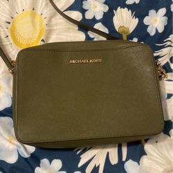Michael Kors Bag Great Conditions   70$ OBO 