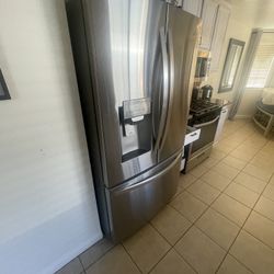 LG Standard-Depth 27.7-cu ft 3 -Door 36-in Wide Smart Compatible French Door Refrigerator with Ice Maker with Water and Ice Dispenser ( Printproof Sta