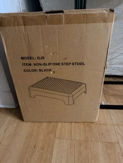 Black Non-Slip One Step Stool