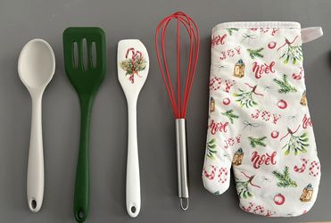 5 Piece Holiday Baking Set