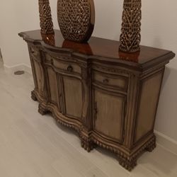 Mueble Y Adornos De Lujo