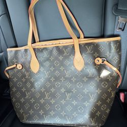 Louis Vuitton Neverfull Bag