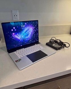 ASUS ZEPHYRUS  G16 4070 32GB 2TB SSD