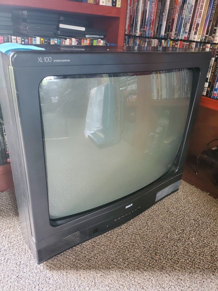 Crt Television (XL 100 RCA)
