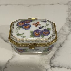 Charming vintage porcelain pansy and butterfly ring box