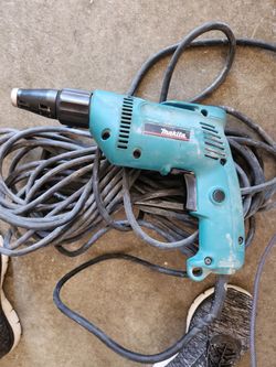 Drywall screw gun with 50 ft cord