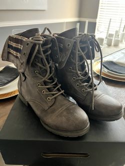Women's Boots Size 8