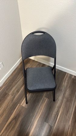 Foldable chairs 4 qtys