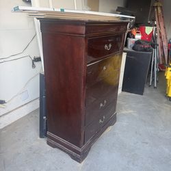 Dresser ( FREE )