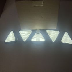 SOLAR LIGHT - Solar Motion Sensor Security Light  329 LED