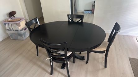 Dining Table w/ 4 chairs