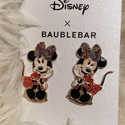 Disney’s Adorable Minnie Mouse Earrings 