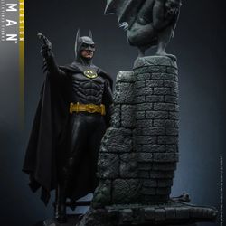 Hot Toys Batman 1989 Deluxe  MMS693 1/6 Scale Figure New/Sealed