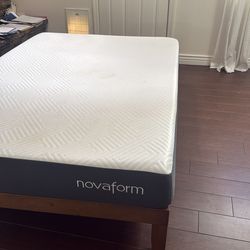 Mattress and bed frame / Queen Size / Very comfortable / Light Bedframe