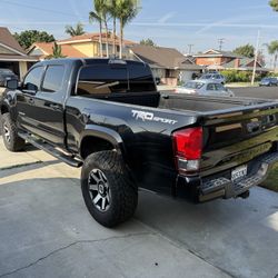 2017 Toyota Tacoma Black 4x2 Sport