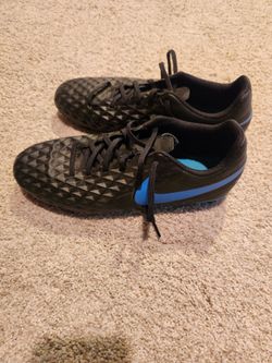 Men soccer shoes size 8