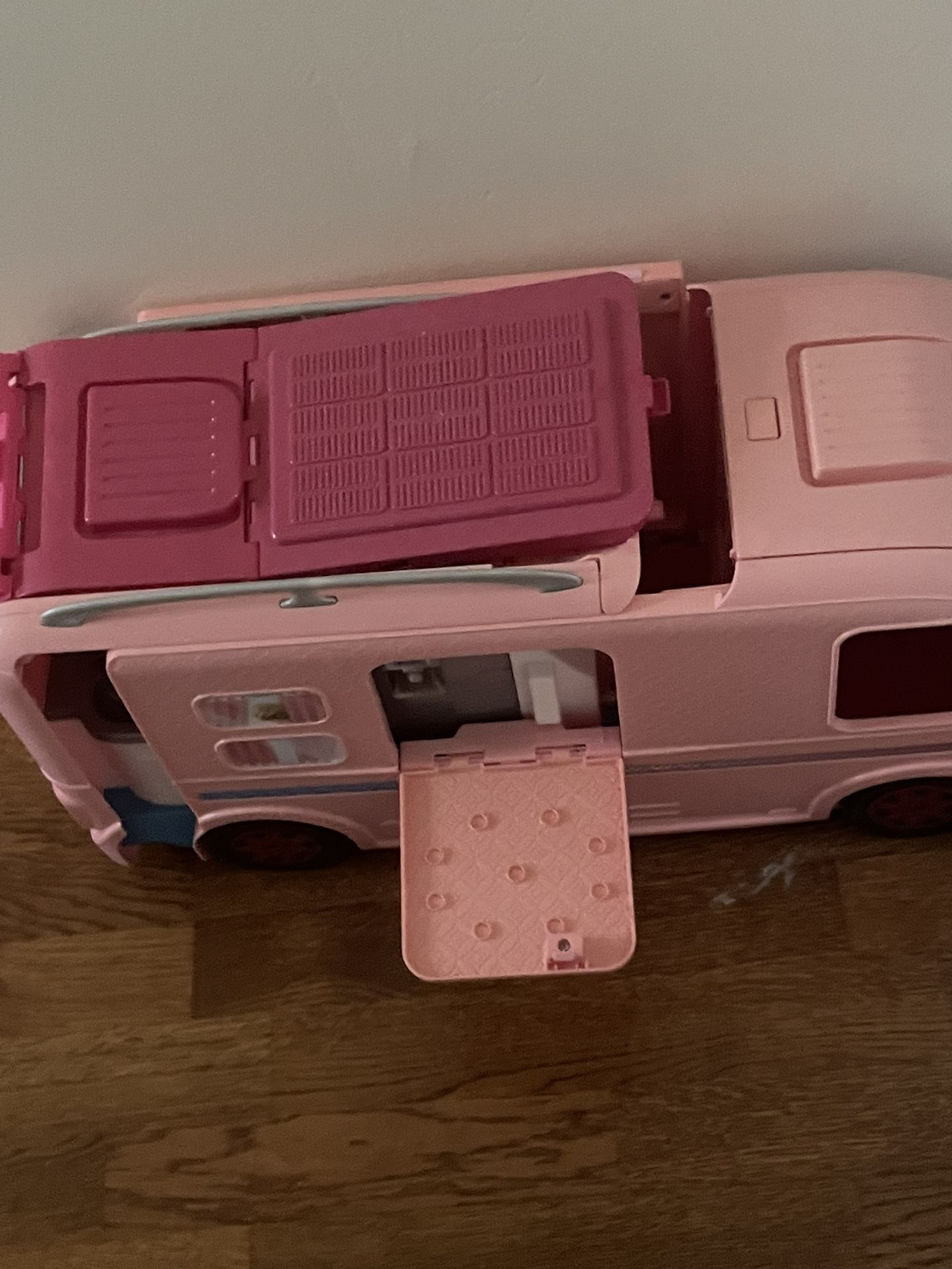 Barbie Dream House, Pop Out Van And 16 Dolls Clothing And Furniture