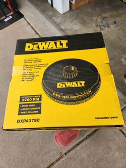 DeWalt Universal 18 in. Surface Cleaner for Cold Water Pressure Washers Rated up to 3700 PSI