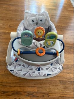 Baby floor seat with removable toy option