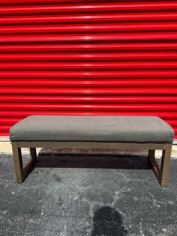 Large ottoman / bench/ in great condition/ grey fabric / delivery negotiable