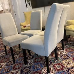 4 Dining Chairs In Excellent Condition 