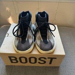 USED Yeezy Boost QNTM 6.5 MEN
