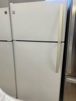 Kenmore refrigerator (delivery+install available) Height 66 x Width 30