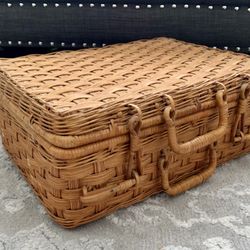 Vintage Picnic Wicker Basket