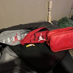 Jordan Carrying Bag With Two Belt Bags