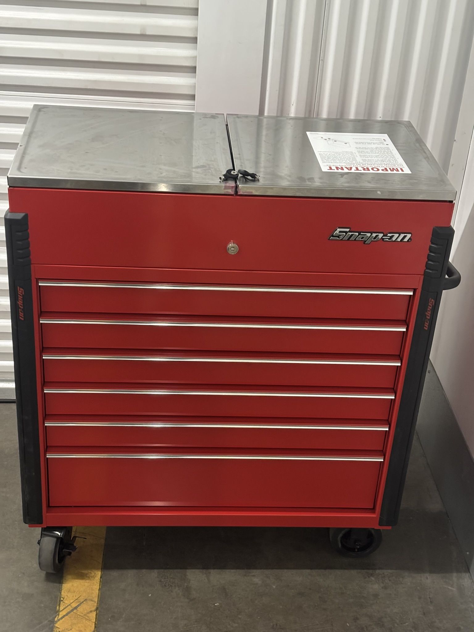Snap-on Tools 40" Sliding Lid Eight-Drawer Stainless Lid Shop Cart (Red)