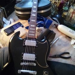 Epiphone SG (G-400) Ebony Finish New Strings