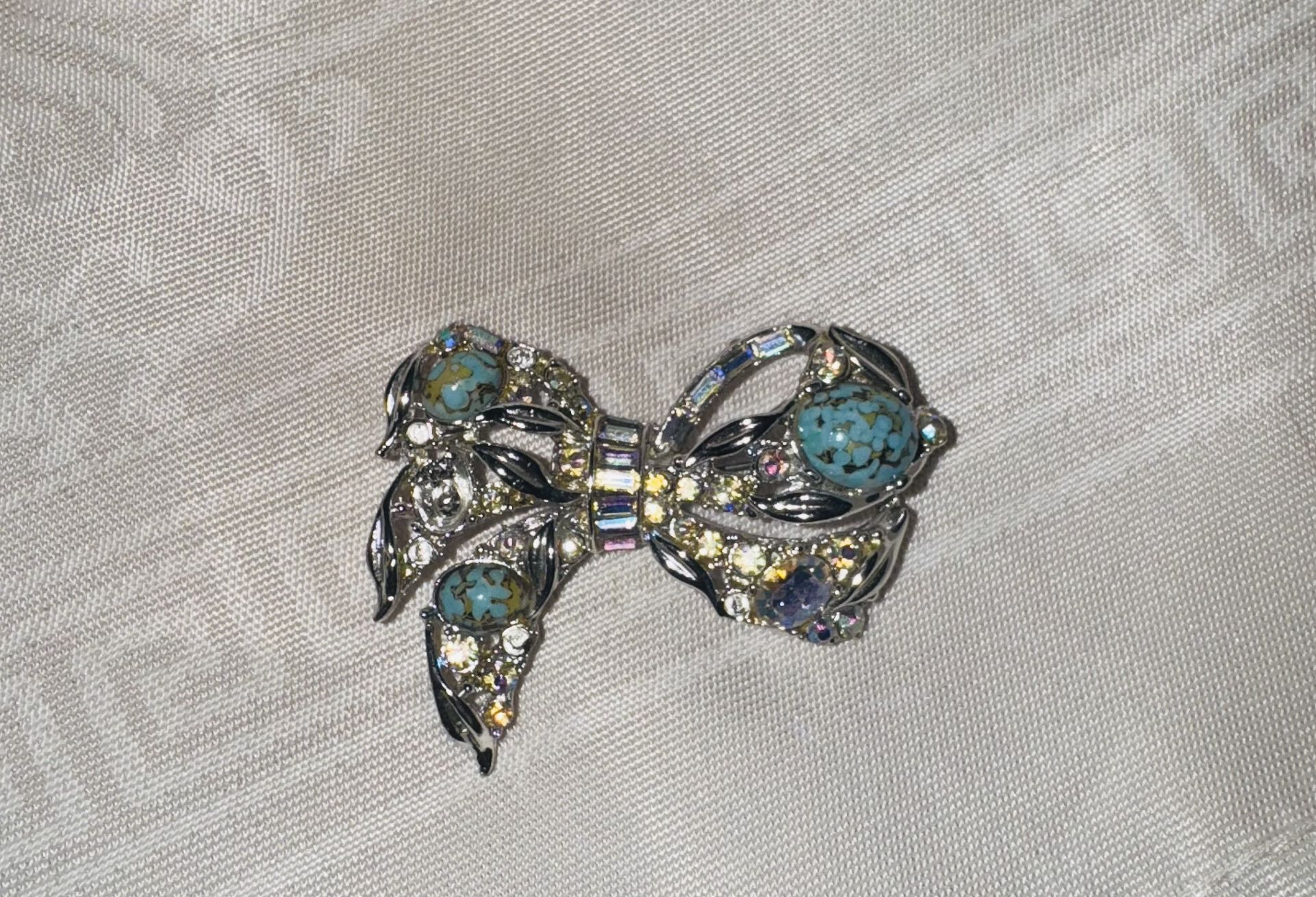 Silver broach silver 2” New